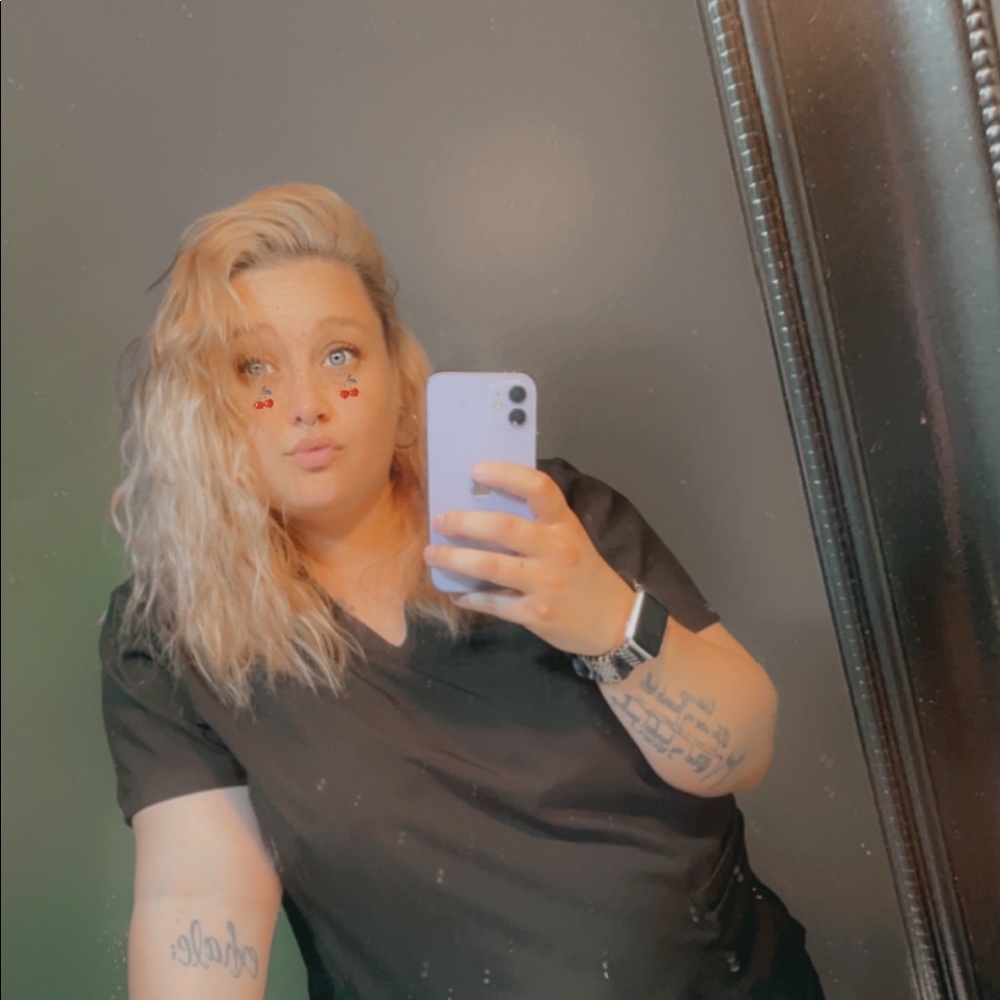 Meet your Posher, Kayla